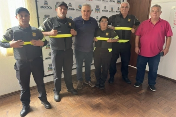 PREFEITURA DE MOCOCA INVESTE EM SEGURANÇA E ENTREGA NOVOS COLETES AOS AGENTES DE TRÂNSITO