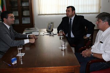 Delegado Seccional de Casa Branca, Dr. Carlos Alberto de Braga Fiuza, visita prefeitura de Mococa