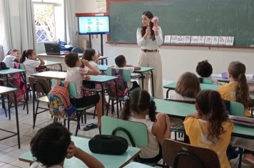  DIA B DE PREVENÇÃO À SAÚDE BUCAL SEGUE LEVANDO CUIDADO E ORIENTAÇÃO AOS ESTUDANTES