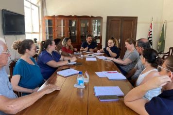 REUNIÃO NO GABINETE MUNICIPAL DE MOCOCA ALINHA AÇÕES DE COMBATE À ARBOVIROSE URBANA 