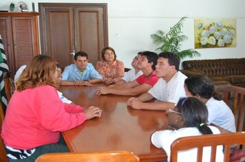 Alunos da APAE visitam o Gabinete da Prefeita