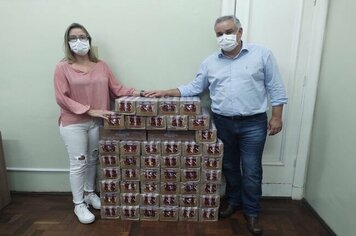 FUNDO SOCIAL RECEBE DOAÇÃO DE 50 CAIXAS DE MOCOQUINHA.