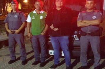 Diretor de Segurança Pública visita a Praça da Matriz junto com a Polícia Militar durante apresentação da Filarmônica Mocoquense