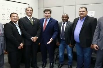 Comitiva vai à Brasília e consegue a liberação de R$ 2 milhões para tapa-buracos, verbas para a saúde e duas creches que estavam paralisadas