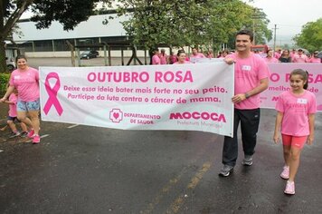 Chuva não atrapalha Caminhada “Outubro Rosa”; Concentração aconteceu na Pista de Atletismo 