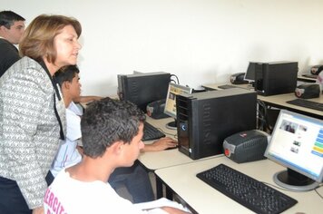 Maria Edna inaugura Telecentro Comunitário em parceria com a Paróquia Santa Teresinha