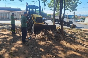 PREFEITURA SEGUE INTENSIFICANDO SERVIÇOS DE LIMPEZA E MANUTENÇÃO EM DIVERSOS BAIRROS