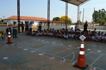 Crianças aprendem regras de trânsito através da “Escolinha Educativa de Trânsito”