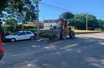 PREFEITURA FAZ MUTIRÃO DE LIMPEZA EM BAIRROS DE MOCOCA. 



O vice-prefeito Daniel Girotto está coordenando, juntamente com a equipe de funcionários públicos do Departamento de Serviços Municipais um mutirão de limpeza em alguns bairros da cidade. Os 
