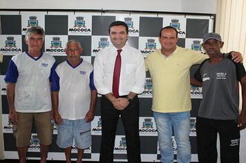 Prefeito recebe atletas que representaram Mococa nos Jogos Regionais