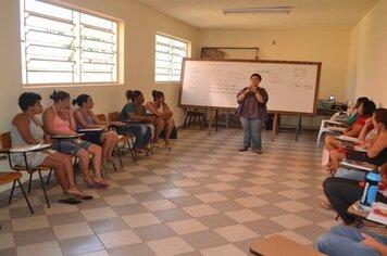 Mulheres participam de curso de salgadeira através do Programa Universidade do Trabalhador em parceria com o Instituto Federal