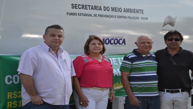 Mococa recebe novo caminhão coletor de lixo