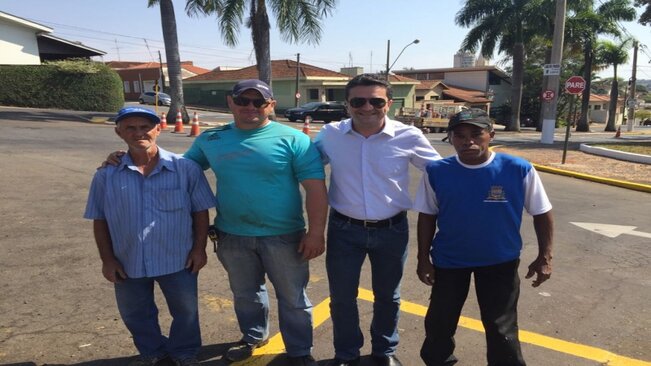 Departamento de Trânsito realiza manutenção de sinalização horizontal em algumas vias da cidade