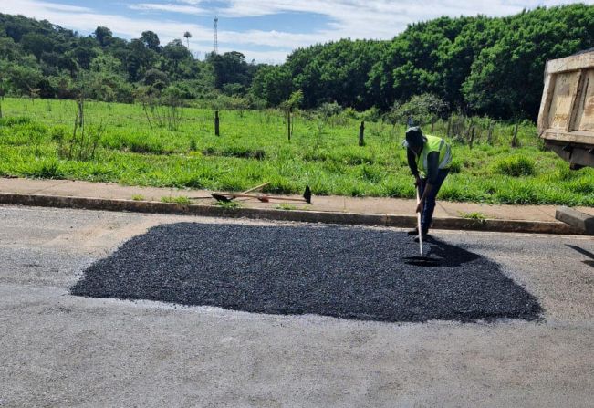 PREFEITURA FINALIZA A OPERAÇÃO TAPA BURACOS NO TRECHO QUE DÁ ACESSO AO BAIRRO CARLITO QUILICE EM MOCOCA