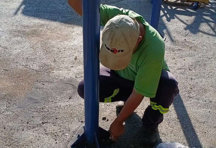  PREFEITURA REALIZA MANUTENÇÃO EM ACADEMIA AO AR LIVRE NA PRAÇA JOAQUIM CÂNDIDO RIBEIRO 