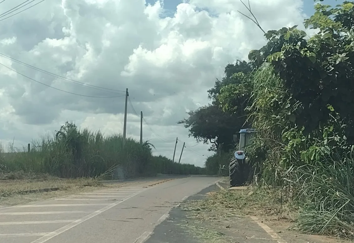 EQUIPES DA PREFEITURA SEGUEM TRABALHANDO NA MANUTENÇÃO NA VICINAL MOCOCA X SÃO JOSÉ DO RIO PARDO 