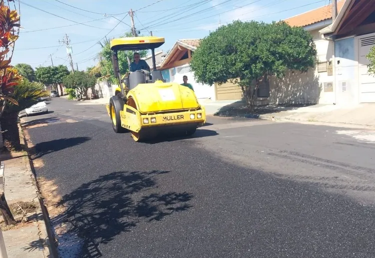 OPERAÇÃO TAPA-BURACOS GARANTE MELHORIAS DE VÁRIAS RUAS EM DIVERSOS PONTOS DE MOCOCA!