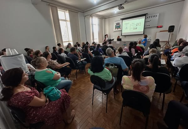 REUNIÃO NA CÂMARA MUNICIPAL SOBRE CAPACITAÇÃO PARA COMBATE AO AEDES AEGYPTI