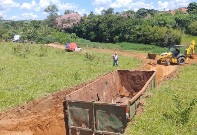 DISTRITO DE IGARAÍ - EQUIPE DA PREFEITURA, REALIZA READEQUAÇÃO PARA DESCARTE E DESTINAÇÃO DE RESÍDUOS DE CONSTRUÇÃO E GALHOS