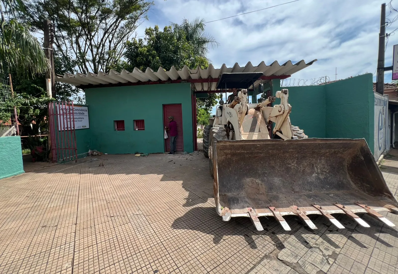 COMEÇOU A OBRA DE REFORMA DO CAMPO DO ESTRELA 