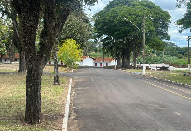 MANTENDO A LIMPEZA DO PARQUE DE EXPOSIÇÕES JOSÉ ANDRÉ DE LIMA