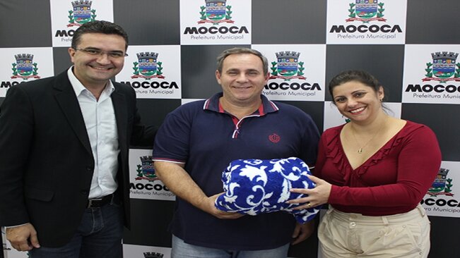 Primeira-dama entrega donativos da Campanha do Agasalho 2017 para três entidades mocoquenses