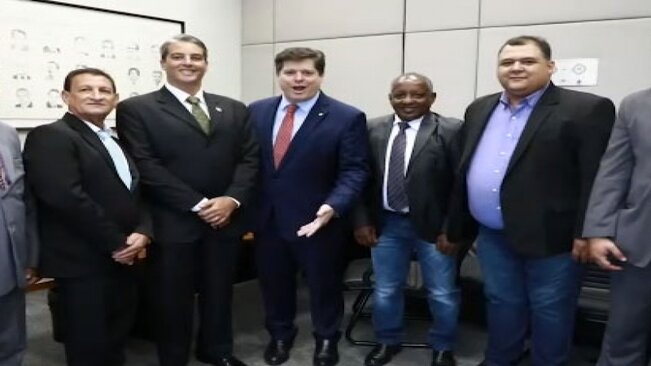 Comitiva vai à Brasília e consegue a liberação de R$ 2 milhões para tapa-buracos, verbas para a saúde e duas creches que estavam paralisadas