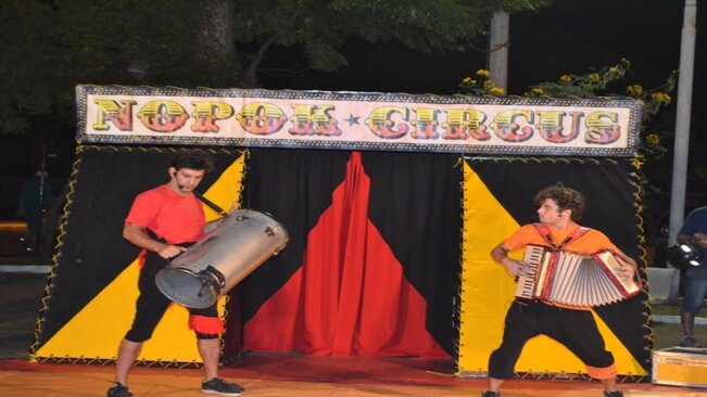 Circuito SESC de Artes reúne centenas de pessoas na Praça da Bíblia