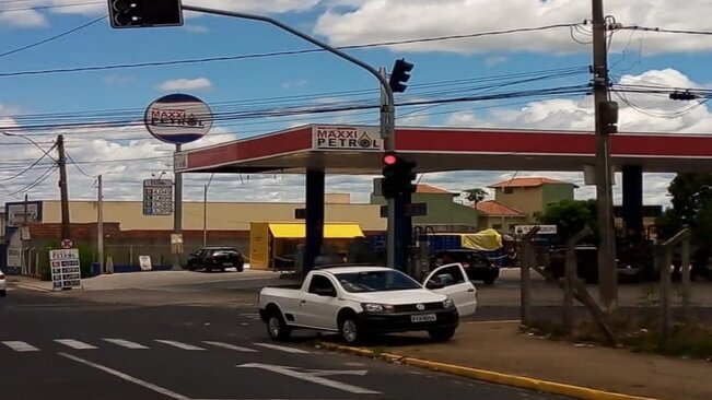 SINALIZAÇÃO DE TRÂNSITO >> 



Depois de quase dois meses desligados, os semáforos do cruzamento da Rua Nicolau Paione com a Rua Eliza Maia Norte na COHAB 2, voltaram a funcionar.



O Departamento de Trânsito está realizando manutenção nos semáfo