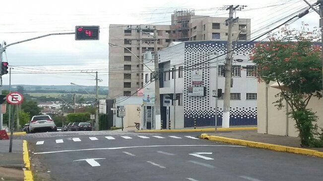 INFORMATIVO - Prefeitura realiza melhoria na sinalização de trânsito e anuncia compra de semáforo para cruzamento perigoso
