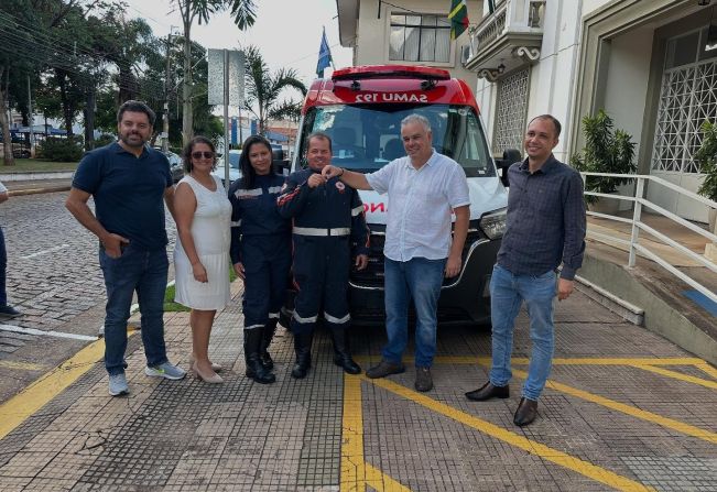 ENTREGA DA NOVA AMBULÂNCIA PARA O SAMU DE MOCOCA 