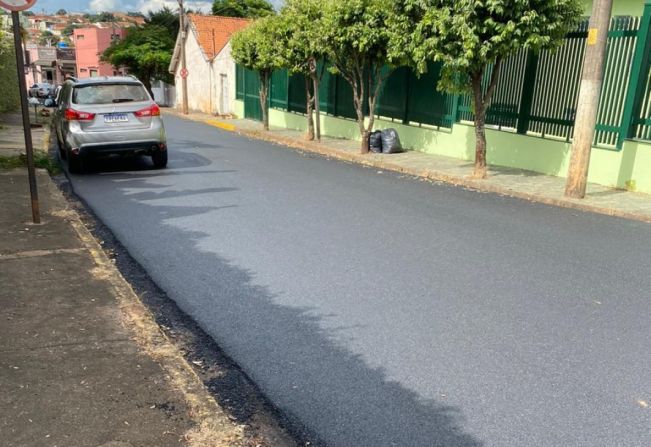 A Prefeitura de Mococa conclui obra de recuperação de pavimento asfáltico na Rua Paschoal Ranieri Mazilli