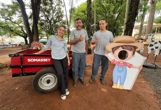 PRESÉPIO, DECORAÇÃO DE NATAL E ESTÁ CHEGANDO A FAZENDINHA DA SOMASSEY NA PRAÇA DA MATRIZ