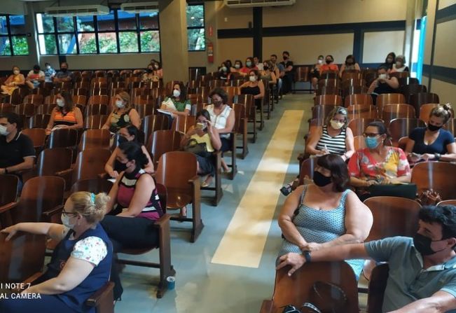 DEPARTAMENTO DE EDUCAÇÃO PROMOVE REUNIÃO COM DIRETORES DAS ESCOLAS DE MOCOCA