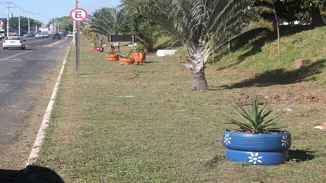 Departamento de Serviços Municipais da Prefeitura realiza limpeza em diversos pontos da cidade