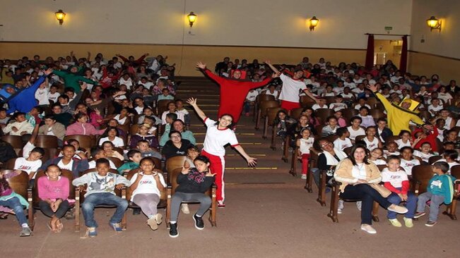 Departamentos de Cultura e Turismo e de Educação promovem peça “Reciclando Ideias” no Teatro Municipal de Mococa