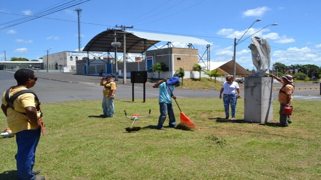 Equipes da Prefeitura intensificam trabalhos de limpeza em Mococa