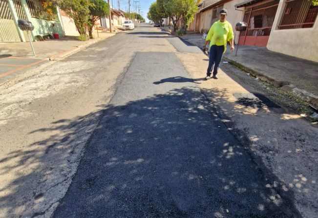EQUIPE DA OPERAÇÃO TAPA BURACOS SEGUE TRABALHANDO