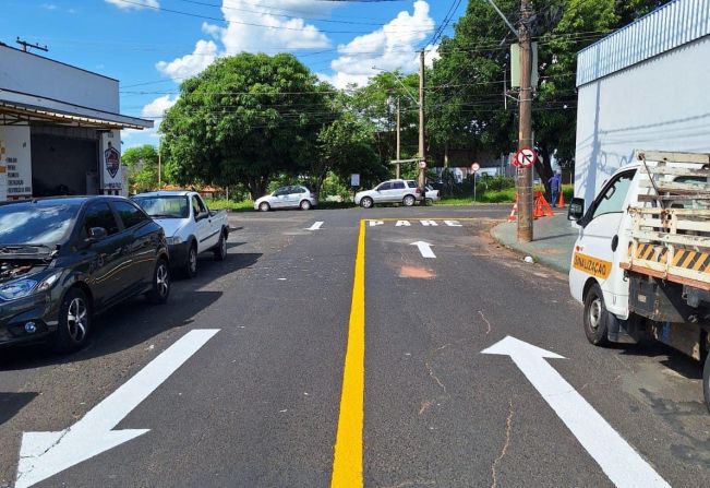 REFORÇANDO A SINALIZAÇÃO DE TRÂNSITO