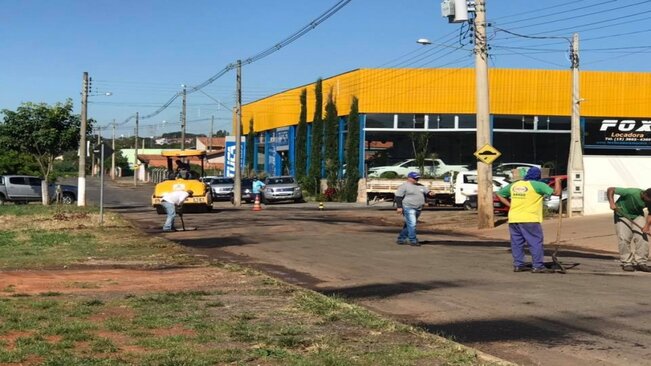 Departamento de Obras da Prefeitura intensifica o trabalho de tapa buracos no município