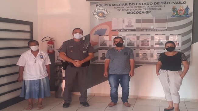 PREFEITURA REALIZA REUNIÃO PARA TRATAR DA SEGURANÇA PÚBLICA DE SÃO BENEDITO DAS AREIAS. 



O Diretor Administrativo de São Benedito das Areias Maurício Silva e a Vereadora Adriana Ruiz em parceria com o presidente da associação de moradores do distri