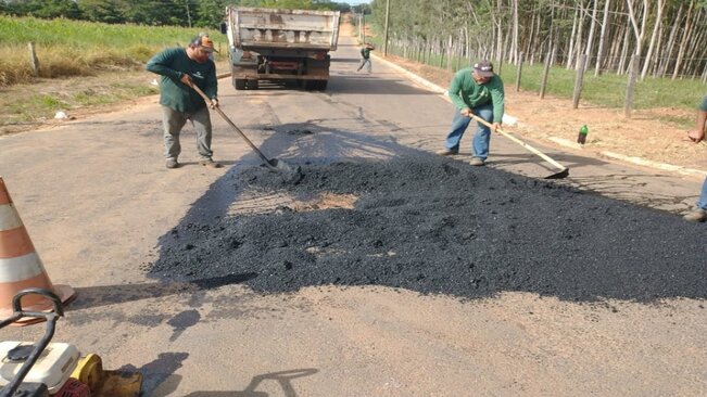 AVENIDA DA SAUDADE EM IGARAÍ RECEBE REPAROS.