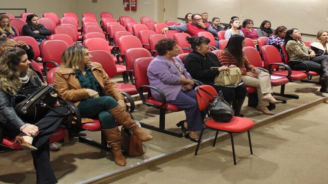Primeira-dama de Mococa participa de reunião no Hospital Regional de Divinolândia