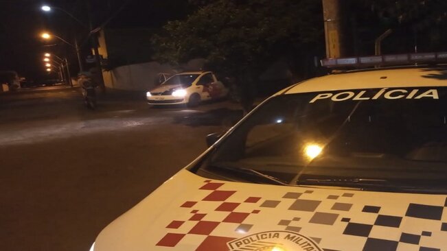 GCM E PM FAZEM FISCALIZAÇÃO DE AGLOMERAÇÃO NOTURNA NO BAIRRO BOA VISTA EM MOCOCA.