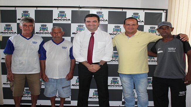 Prefeito recebe atletas que representaram Mococa nos Jogos Regionais