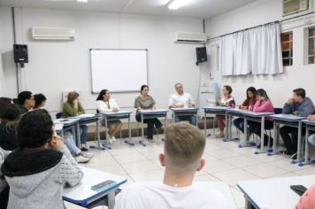 PREFEITO PARTICIPA DE BATE-PAPO COM ALUNOS DA ESCOLA BARRETO COELHO