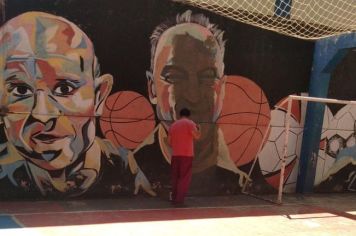 PREFEITURA JUNTAMENTE DE VOLUNTÁRIOS REALIZA PINTURA ESCOLA