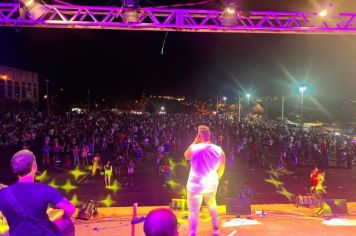 MILHARES DE MOCOQUENSES PRESTIGIARAM SHOW EM COMEMORAÇÃO AO ANIVERSÁRIO DE MOCOCA