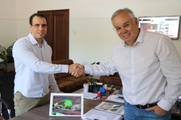PREFEITURA RECEBE O PROJETO EXECUTIVO DO PRIMEIRO SHOPPING DA HISTÓRIA DE MOCOCA