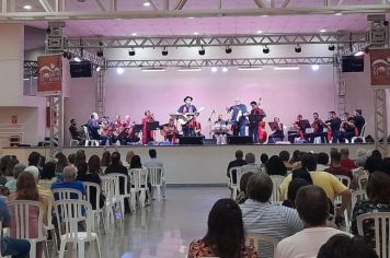 CONCERTO DA ORQUESTRA VIOLAS E VIOLINOS EMOCIONAM PÚBLICO